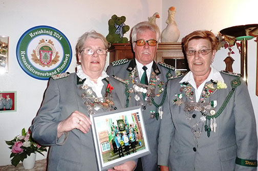 Kreisschützenverband Pinneberg - Die Tornescher Kreiskönigsrotte 2014 / 2015 verabschiedet sich und die „Neuen“ stehen schon in den Startlöchern.